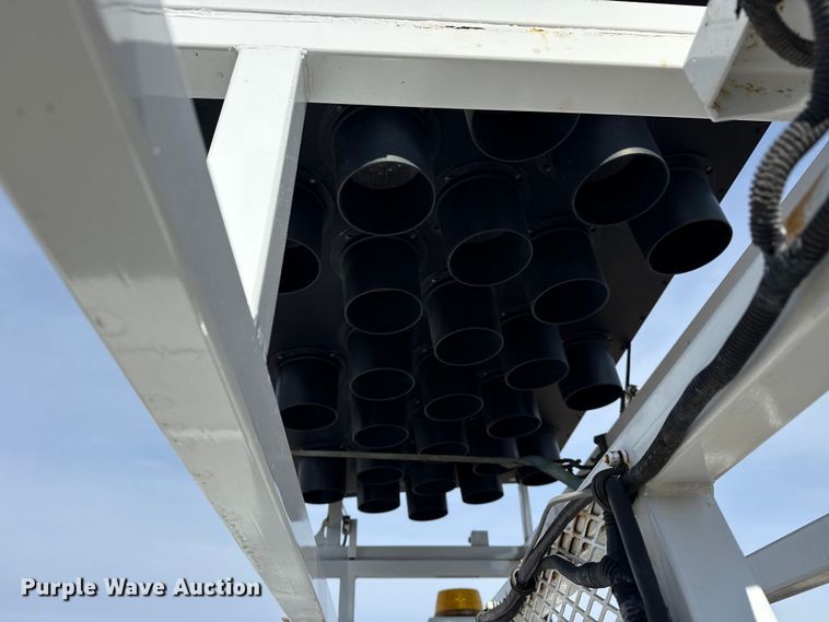 image for item EG1871 2016 Ford F550 Super Duty XL flatbed truck