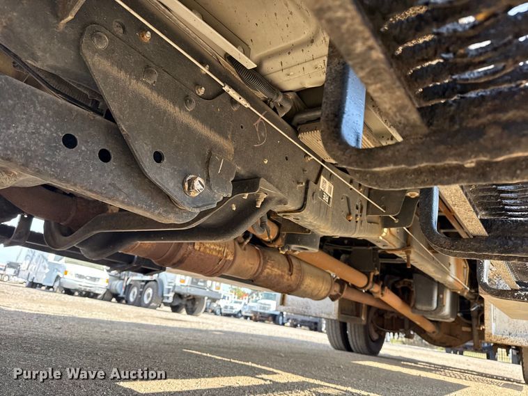 image for item EG1871 2016 Ford F550 Super Duty XL flatbed truck