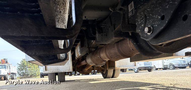 image for item EG1871 2016 Ford F550 Super Duty XL flatbed truck