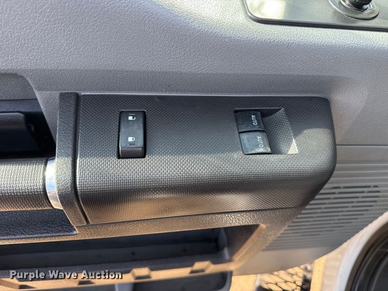 image for item EG1871 2016 Ford F550 Super Duty XL flatbed truck