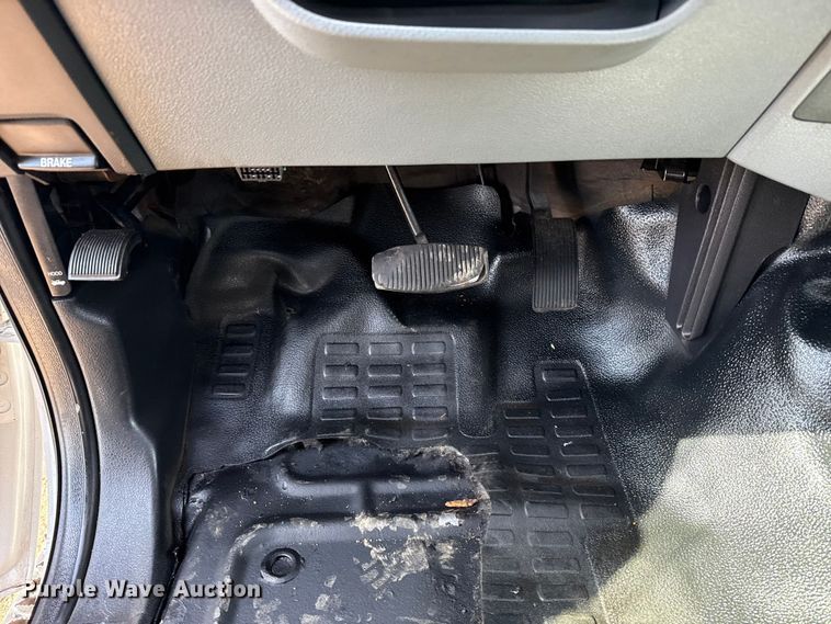 image for item EG1871 2016 Ford F550 Super Duty XL flatbed truck