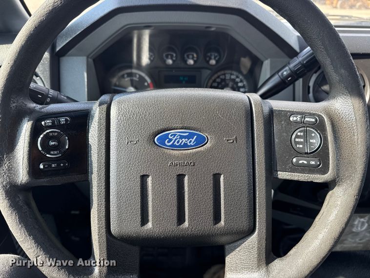 image for item EG1871 2016 Ford F550 Super Duty XL flatbed truck