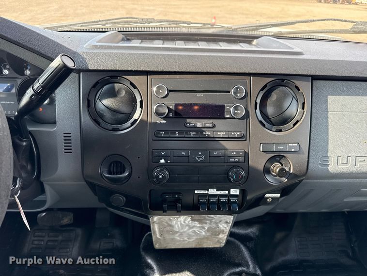 image for item EG1871 2016 Ford F550 Super Duty XL flatbed truck