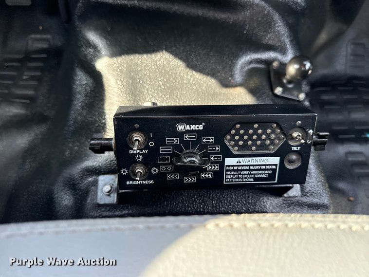 image for item EG1871 2016 Ford F550 Super Duty XL flatbed truck