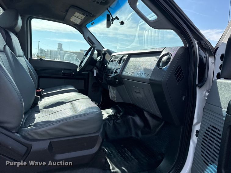 image for item EG1871 2016 Ford F550 Super Duty XL flatbed truck