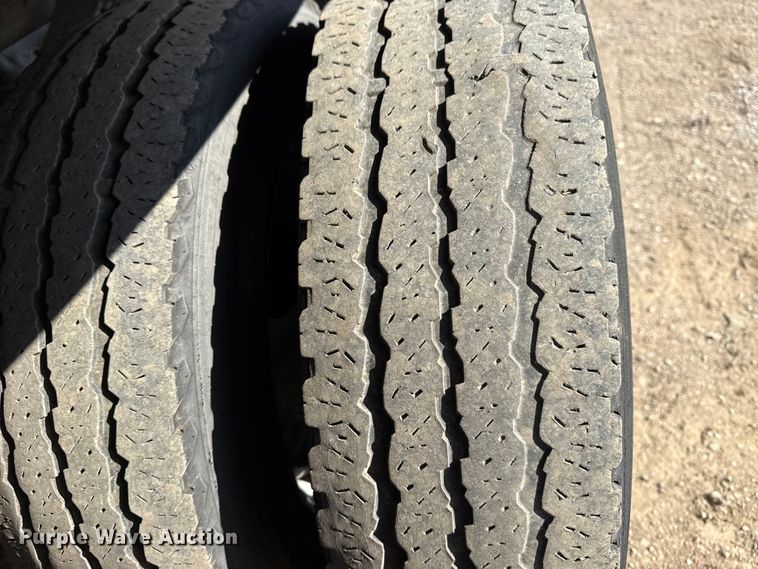 image for item EG1871 2016 Ford F550 Super Duty XL flatbed truck