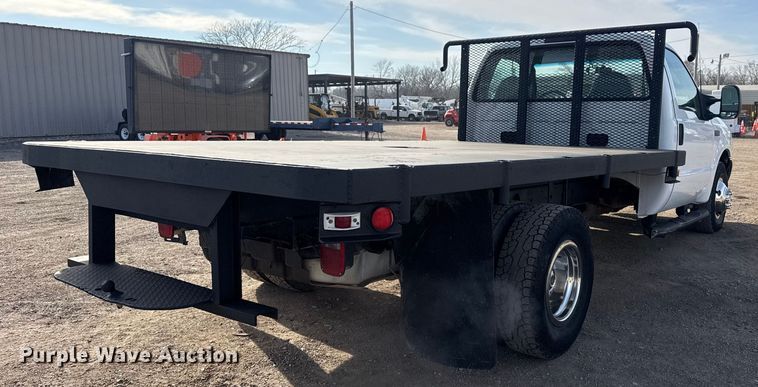 image for item EG1874 2003 Ford F350 Super Duty flatbed pickup truck