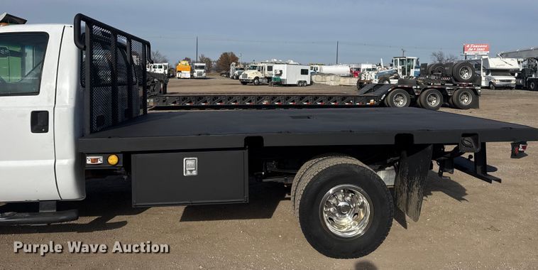 image for item EG1874 2003 Ford F350 Super Duty flatbed pickup truck
