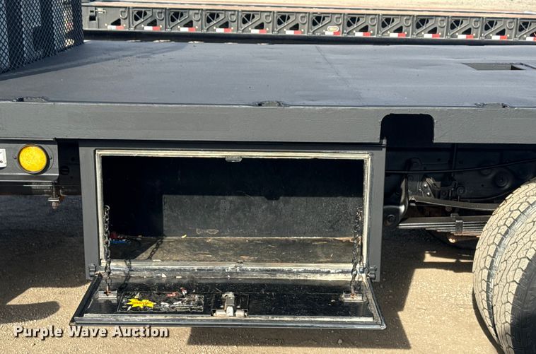 image for item EG1874 2003 Ford F350 Super Duty flatbed pickup truck