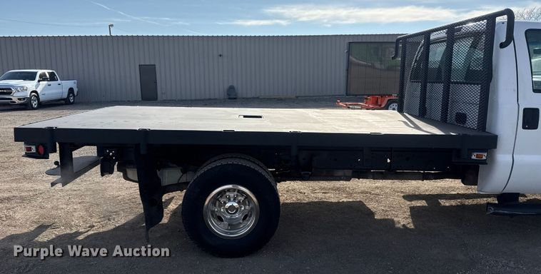image for item EG1874 2003 Ford F350 Super Duty flatbed pickup truck