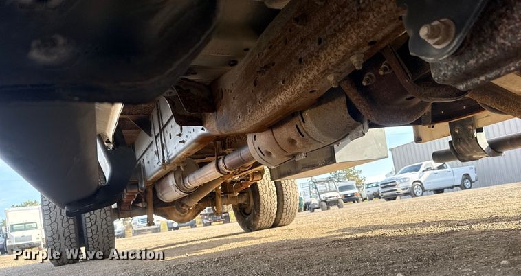 image for item EG1874 2003 Ford F350 Super Duty flatbed pickup truck