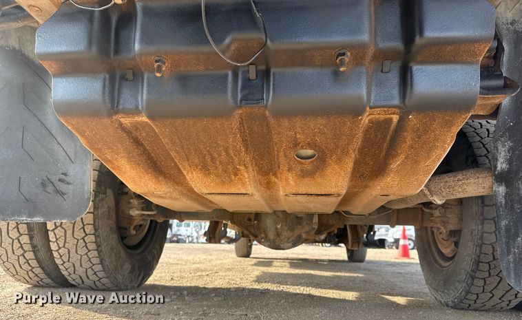 image for item EG1874 2003 Ford F350 Super Duty flatbed pickup truck