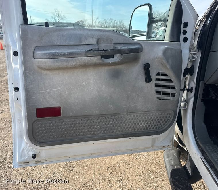 image for item EG1874 2003 Ford F350 Super Duty flatbed pickup truck