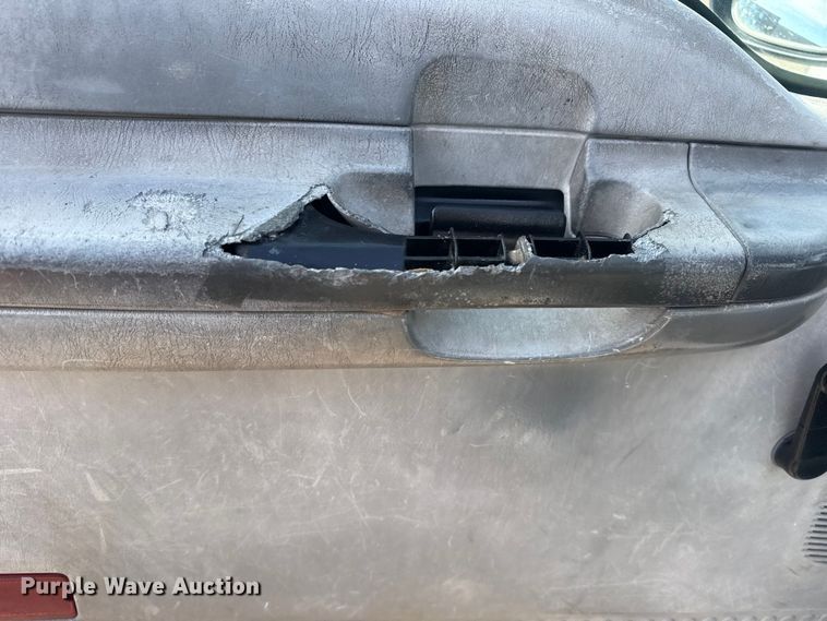 image for item EG1874 2003 Ford F350 Super Duty flatbed pickup truck