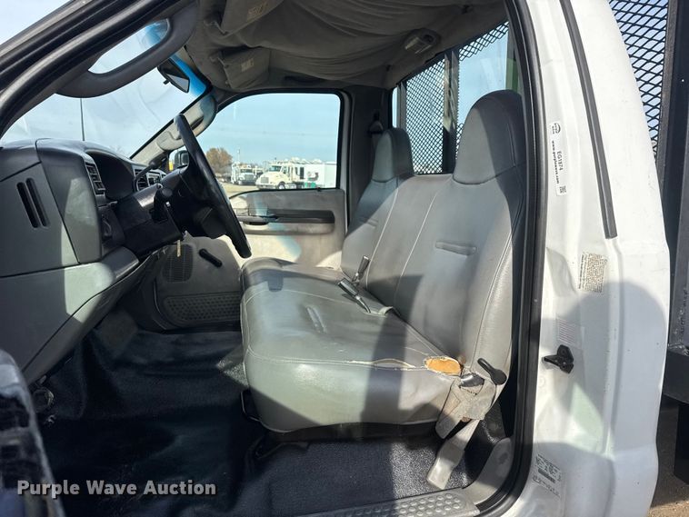 image for item EG1874 2003 Ford F350 Super Duty flatbed pickup truck