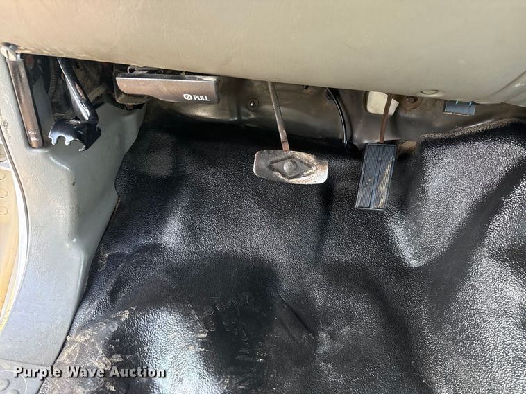 image for item EG1874 2003 Ford F350 Super Duty flatbed pickup truck