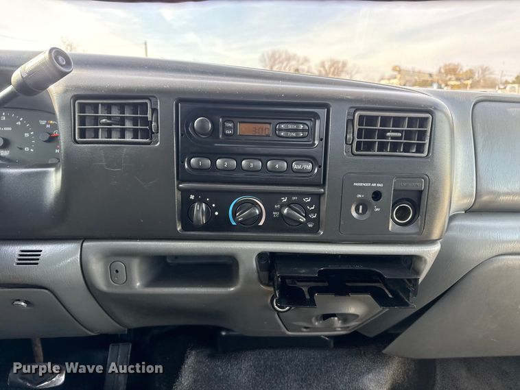 image for item EG1874 2003 Ford F350 Super Duty flatbed pickup truck