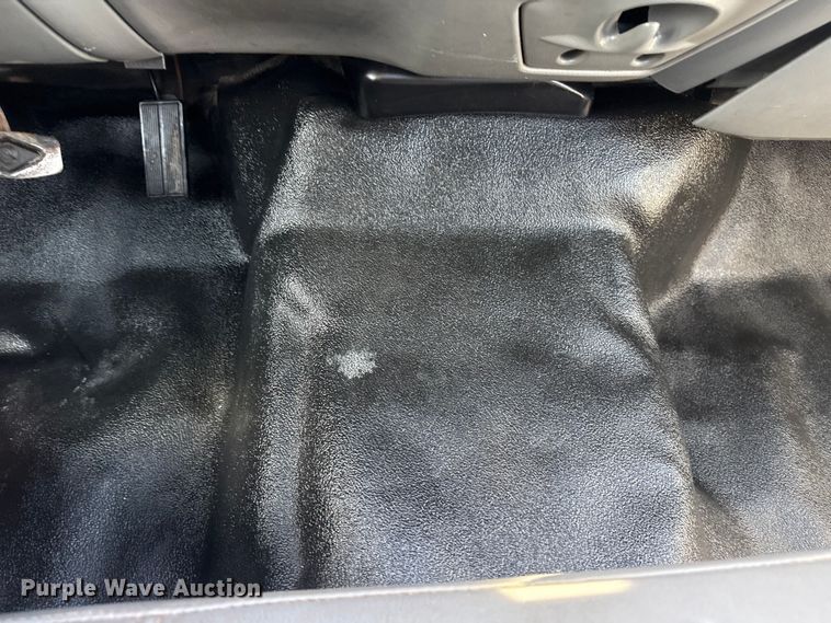 image for item EG1874 2003 Ford F350 Super Duty flatbed pickup truck