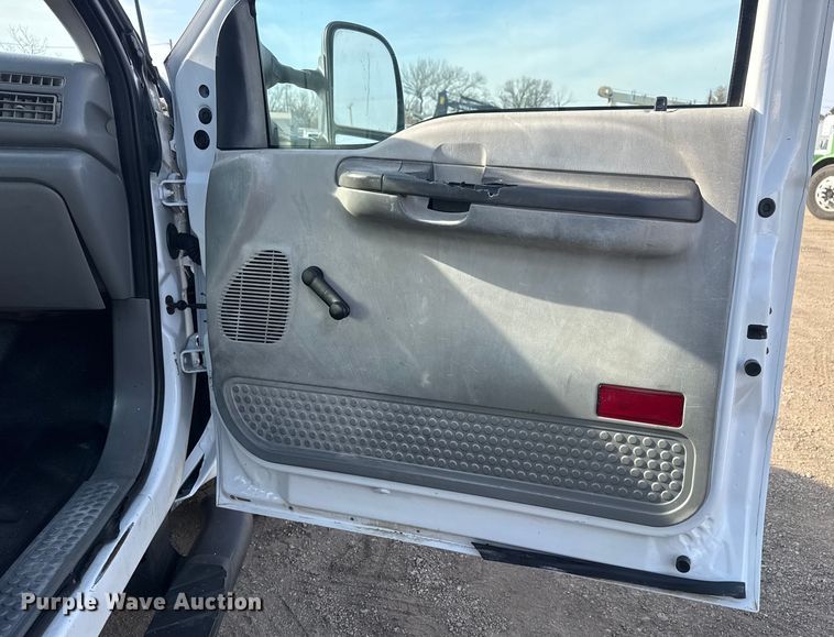 image for item EG1874 2003 Ford F350 Super Duty flatbed pickup truck