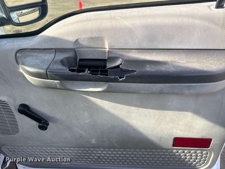 image for item EG1874 2003 Ford F350 Super Duty flatbed pickup truck