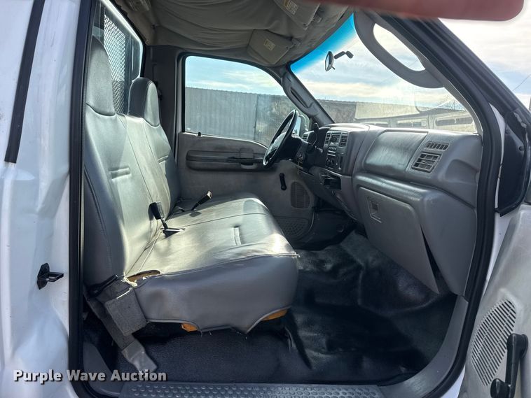 image for item EG1874 2003 Ford F350 Super Duty flatbed pickup truck