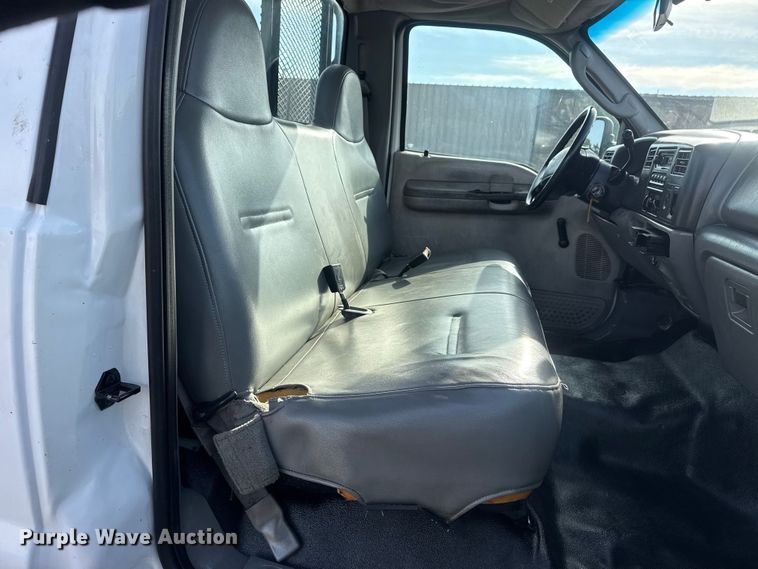 image for item EG1874 2003 Ford F350 Super Duty flatbed pickup truck