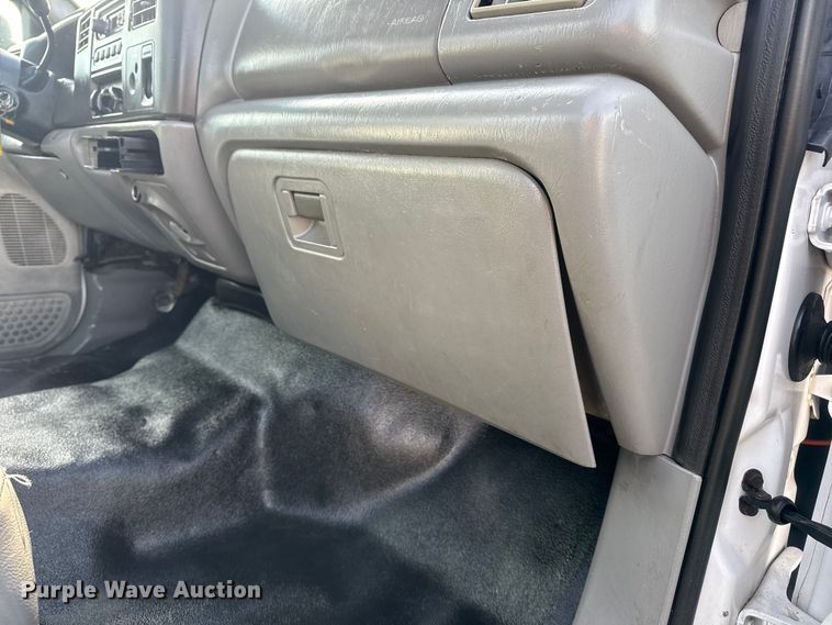 image for item EG1874 2003 Ford F350 Super Duty flatbed pickup truck