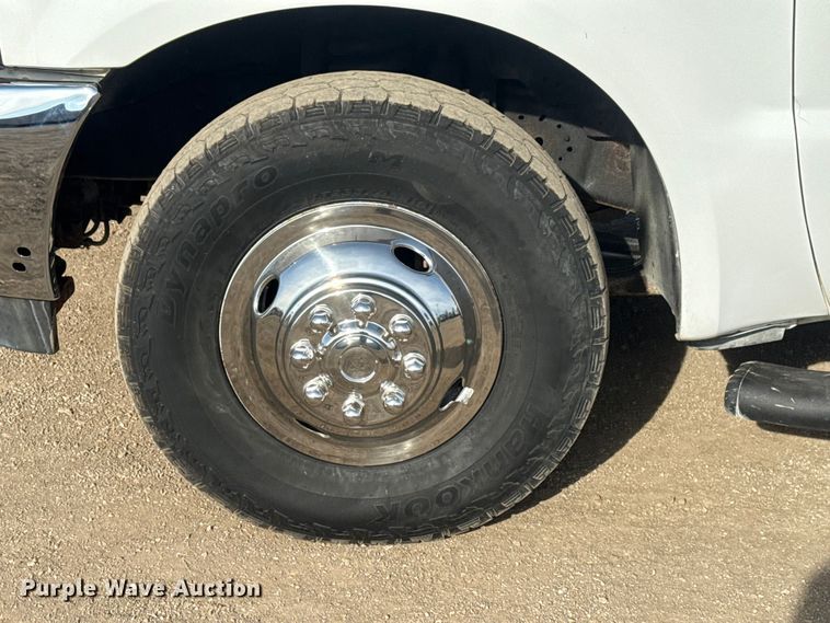 image for item EG1874 2003 Ford F350 Super Duty flatbed pickup truck