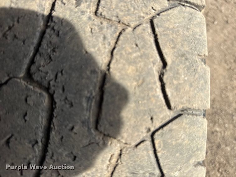 image for item EG1874 2003 Ford F350 Super Duty flatbed pickup truck