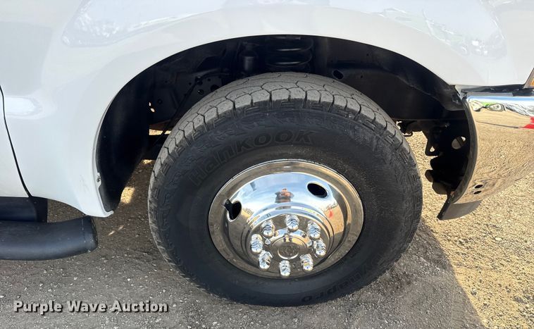 image for item EG1874 2003 Ford F350 Super Duty flatbed pickup truck