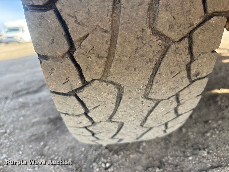 image for item EG1874 2003 Ford F350 Super Duty flatbed pickup truck