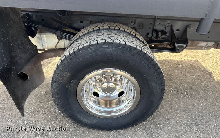 image for item EG1874 2003 Ford F350 Super Duty flatbed pickup truck