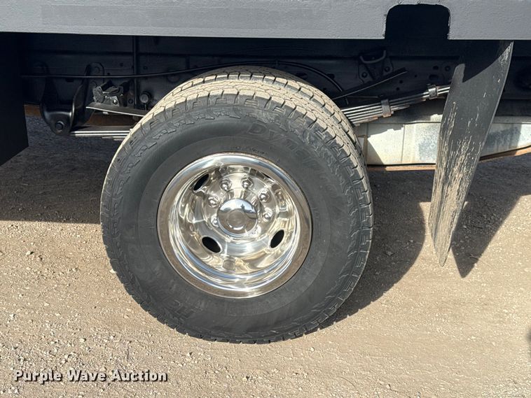 image for item EG1874 2003 Ford F350 Super Duty flatbed pickup truck