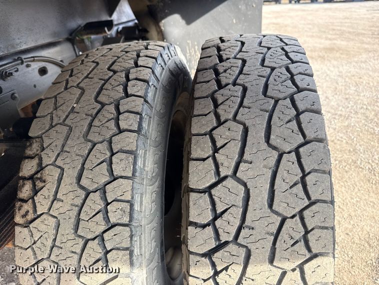 image for item EG1874 2003 Ford F350 Super Duty flatbed pickup truck