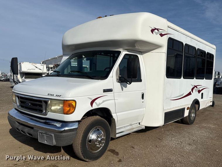 image for item EG1875 2007 Ford E350 Super Duty shuttle bus