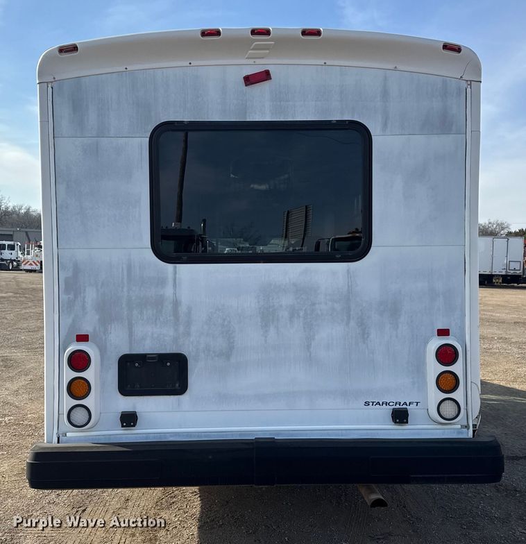 image for item EG1875 2007 Ford E350 Super Duty shuttle bus