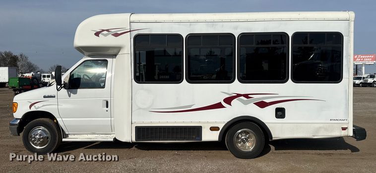 image for item EG1875 2007 Ford E350 Super Duty shuttle bus