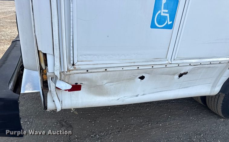 image for item EG1875 2007 Ford E350 Super Duty shuttle bus