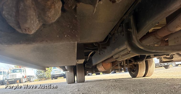 image for item EG1875 2007 Ford E350 Super Duty shuttle bus