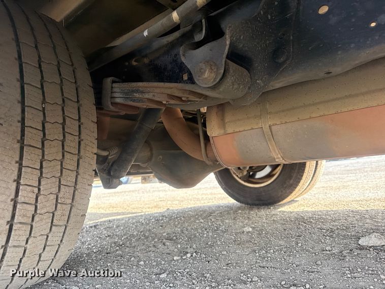 image for item EG1875 2007 Ford E350 Super Duty shuttle bus