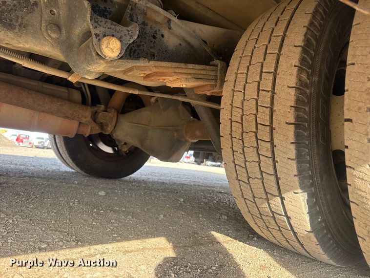 image for item EG1875 2007 Ford E350 Super Duty shuttle bus