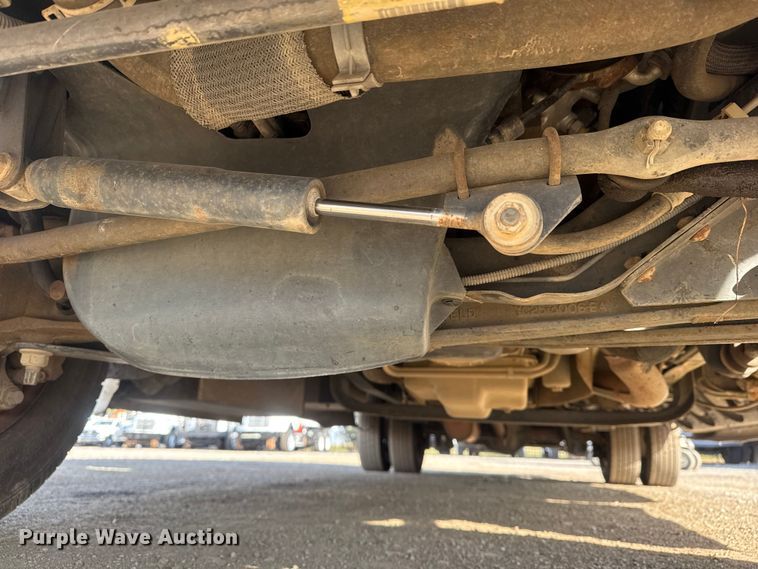 image for item EG1875 2007 Ford E350 Super Duty shuttle bus