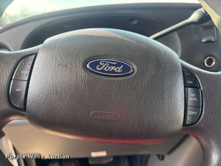 image for item EG1875 2007 Ford E350 Super Duty shuttle bus