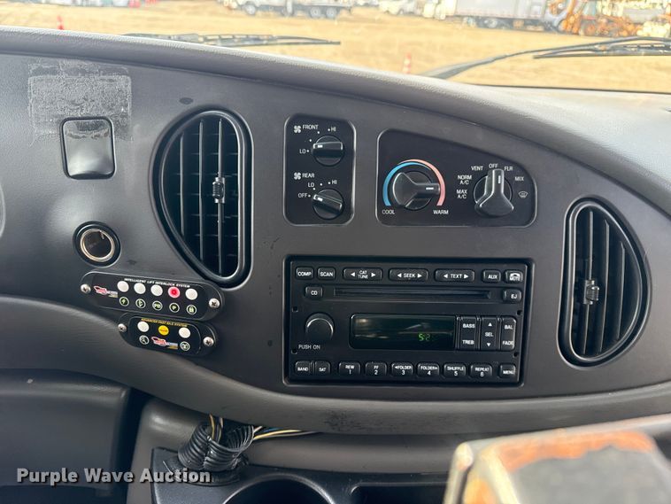 image for item EG1875 2007 Ford E350 Super Duty shuttle bus