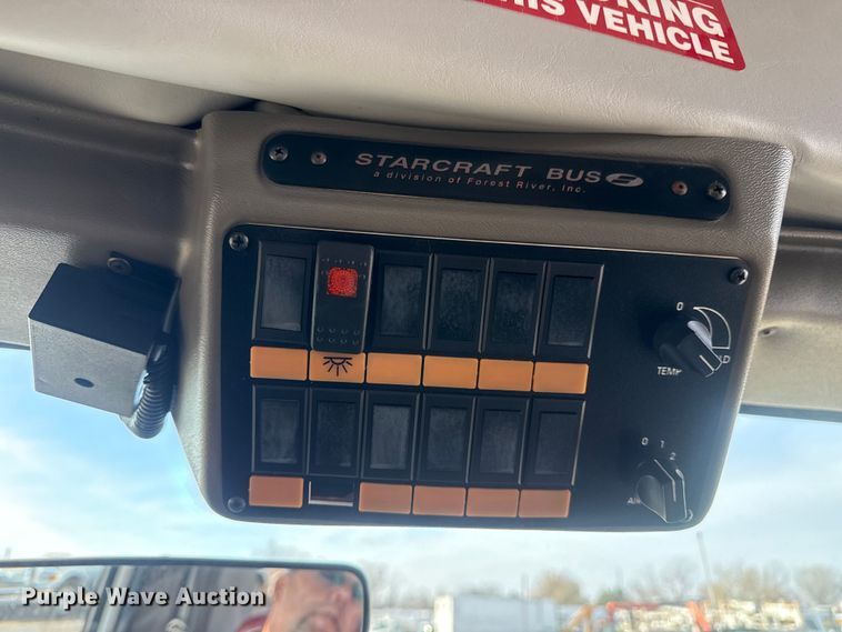 image for item EG1875 2007 Ford E350 Super Duty shuttle bus