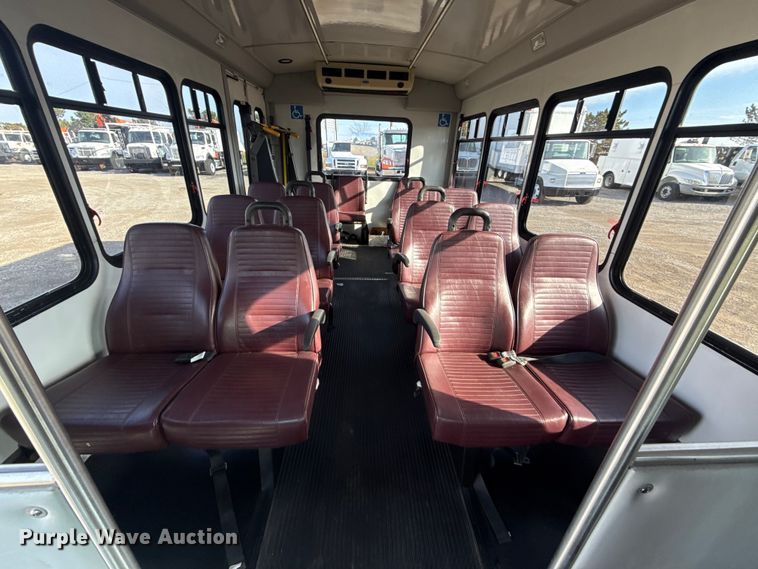 image for item EG1875 2007 Ford E350 Super Duty shuttle bus