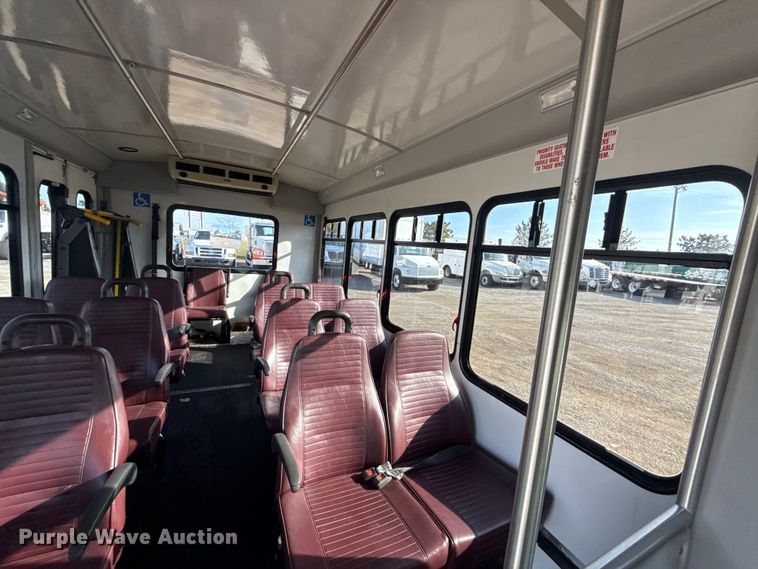 image for item EG1875 2007 Ford E350 Super Duty shuttle bus