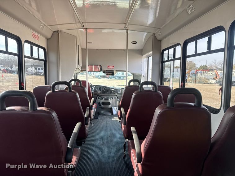 image for item EG1875 2007 Ford E350 Super Duty shuttle bus