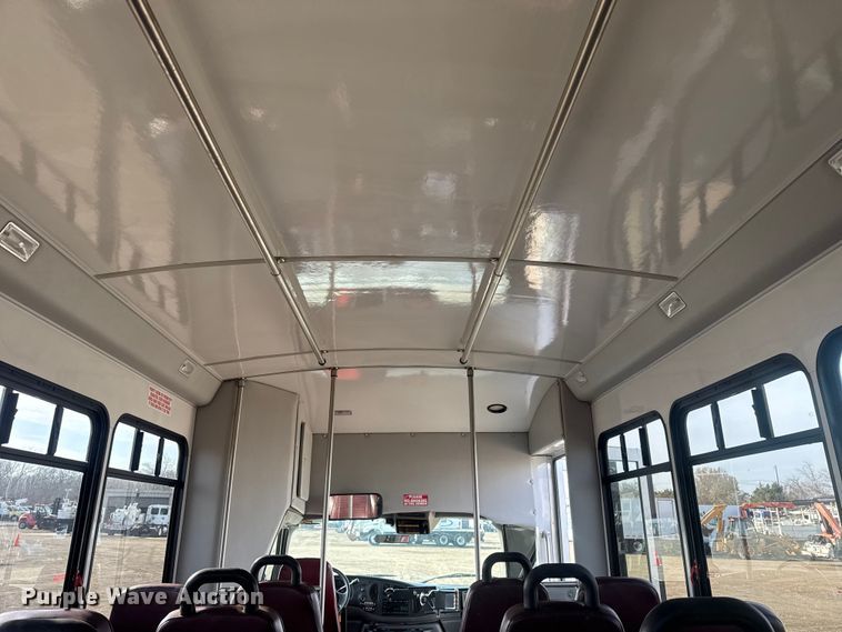 image for item EG1875 2007 Ford E350 Super Duty shuttle bus