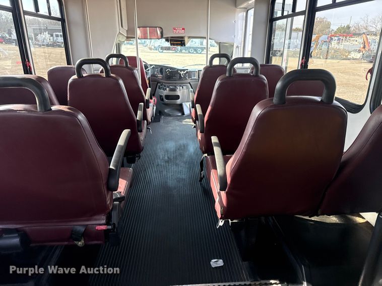 image for item EG1875 2007 Ford E350 Super Duty shuttle bus